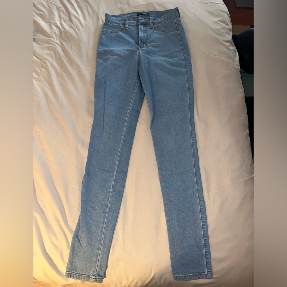 High waisted fashion nova jeans !!!